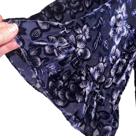 DREW Blake Blue Velvet Floral Top Size Small Blouse Sheer Flare Ruffle Sleeves - Picture 5 of 9
